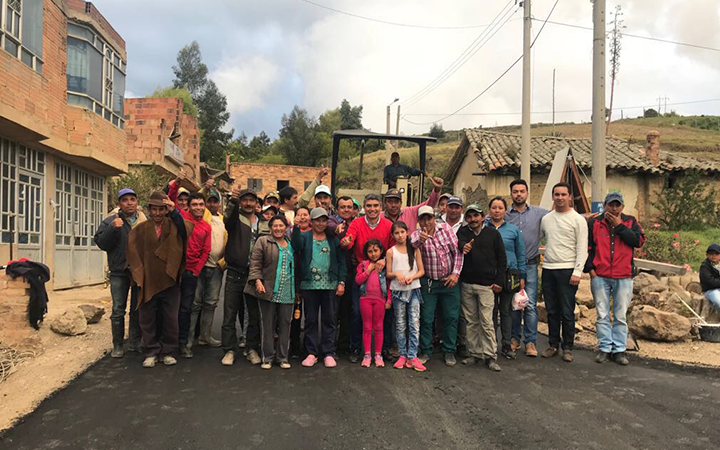 Alcalde entrega pavimentación de vías rurales, vereda Churuvita, sector El Durazno.