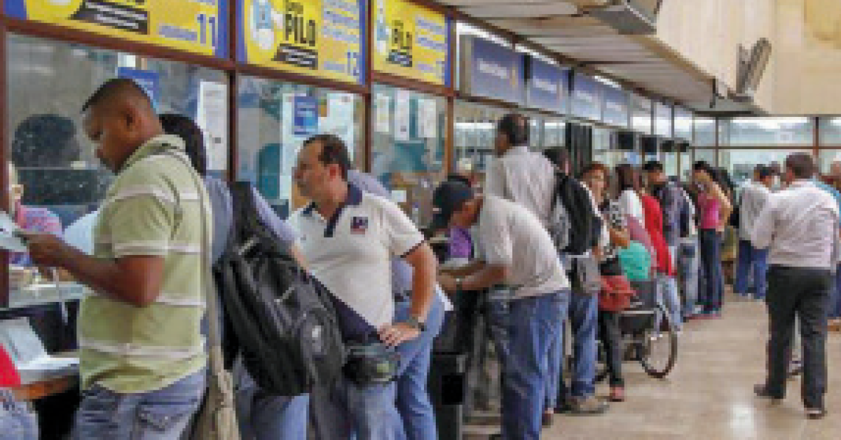 Muchos colombianos y empresas no están pagando impuestos por las dificultades económicas.