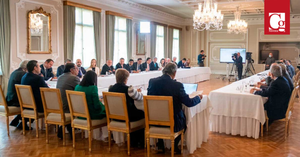 “En el pacto está la base de la paz y no tiene que ver, exclusivamente, con grupos armados, sino con la sociedad misma, es decir, con ustedes, con nosotros y con toda la gente que está fuera de este salón”, destacó el Jefe de Estado en la conversación con los representantes de los diferentes sectores de la productividad en el país.