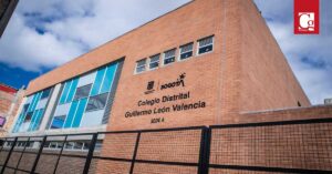 Oficialmente, este lunes 3 de octubre se entregó el primer colegio de 8 que se entregarán a lo largo del mes de octubre y con una inversión que supera los 293.000 millones de pesos, por parte de la Alcaldía de Bogotá .