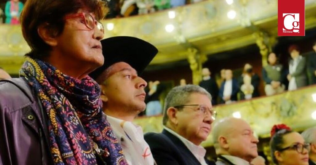 Este jueves hubo un encuentro alrededor del renacimiento del Acuerdo de Paz. Después de las actividades realizadas en Cartagena, el Teatro Colón fue otro de los escenarios que concentró a víctimas, firmantes, miembros de la Comisión de seguimiento, impulso y verificación del acuerdo - CSIVI, líderes del Partido Comunes, delegados del Secretariado General de La Organización de las Naciones Unidas, Instancias Especiales de mujeres y pueblos étnicos y representantes del Gobierno del Cambio.