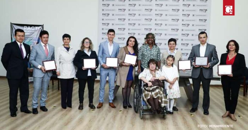 La ministra del Deporte entregó reconocimientos a maestros de artes marciales en Colombia