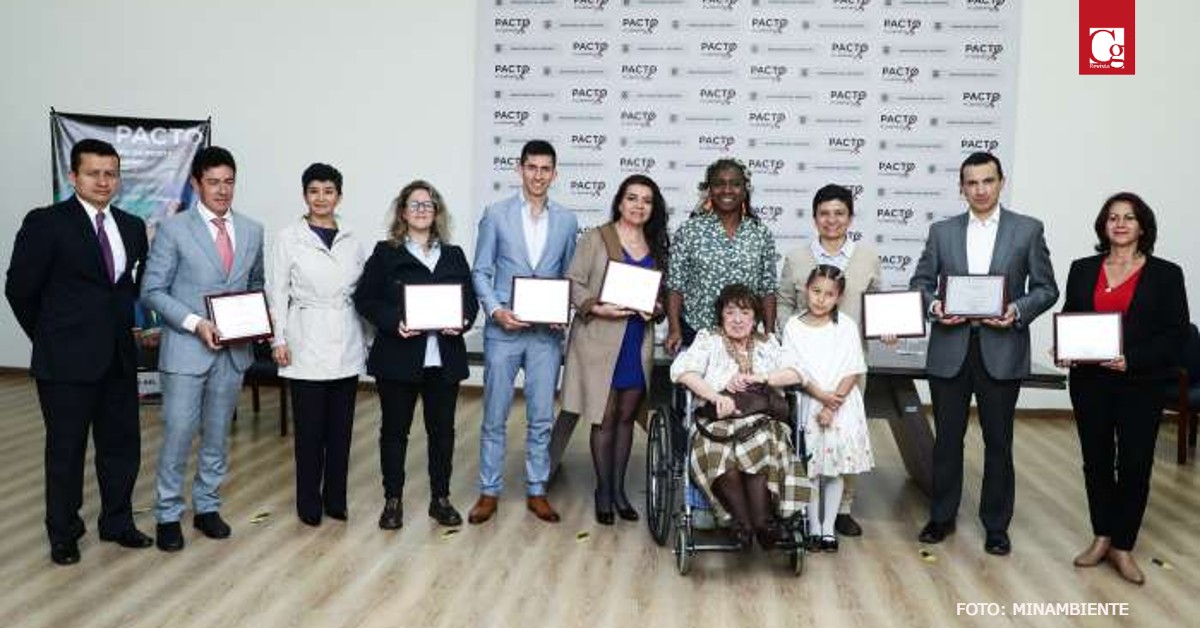 La ministra del Deporte entregó reconocimientos a maestros de artes ...