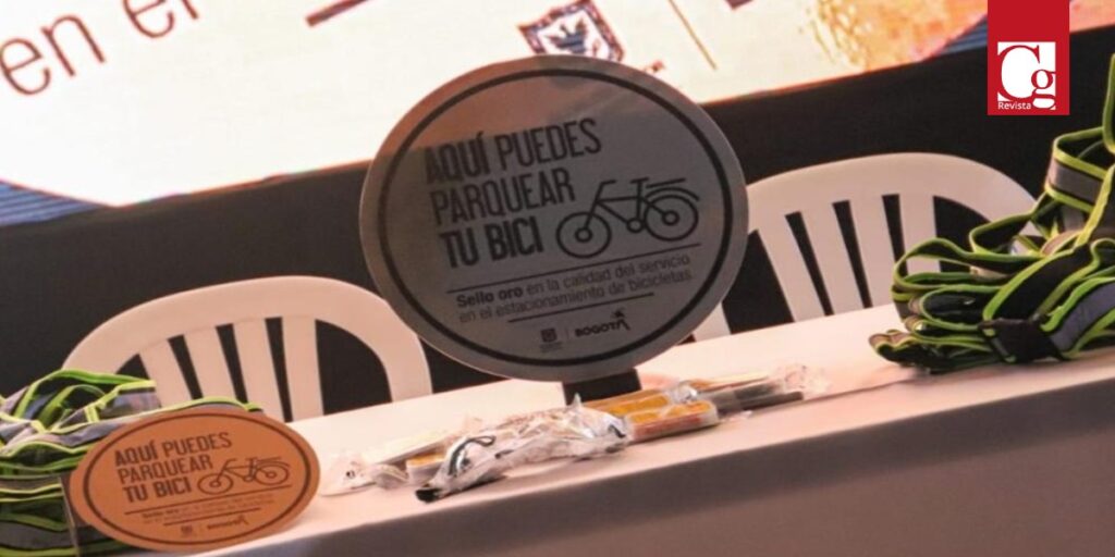 Buenas noticias para Bogotá, la Red Distrital de Cicloparqueaderos cierra este año con más de 56.000 cupos para el parqueo seguro de bicicletas, de los cuales, 27.012 han sido certificados con los Sellos de Calidad Oro y Plata de la Secretaría Distrital de Movilidad.