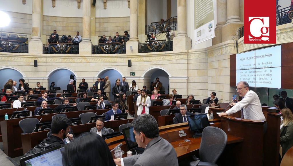Con ponencia de la senadora Maria Fernanda Cabal Molina, Centro Democrático, la plenaria del Senado eliminó el artículo 8 del plan nacional de desarrollo, que obligaba a la implementación por parte de las entidades pública las recomendaciones de la Comisión de la Verdad.