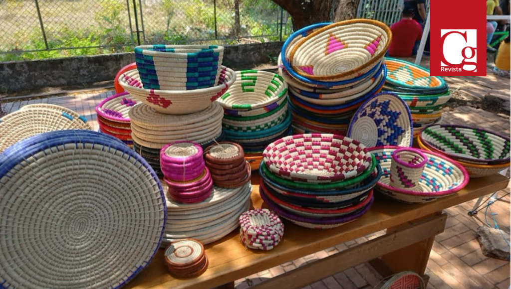 El 58% de la población del Departamento de Vichada es indígena, comunidades indígenas que han encontrado en las artesanías una forma de subsistencia; gracas al gran potencial de fauna y flora, es un territorio multicultural, lleno de tradiciones y costumbres ancestrales, cultura viva.